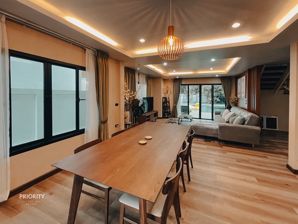 ให้เช่าบ้าน 2 ชั้น อ.สันทราย จ.เชียงใหม่ พร้อมสระว่ายน้ำ 4 ห้องนอน เฟอนิเจอร์ครบพร้อมอยู่ โทร 061-2538544