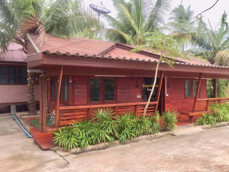 ขายที่ดินพร้อมรีสอร์ท 25-0-75.4 ไร่ (แบ่งขาย) ติดถนนพระรามที่ 2 จ.สมุทรสงคราม