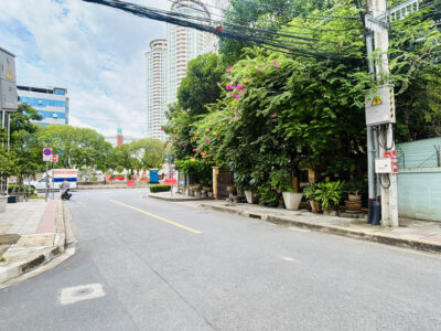 ขาย ที่ดิน สาทร ติดถนนนราธิวาส เนื้อที่ 99 ตรว