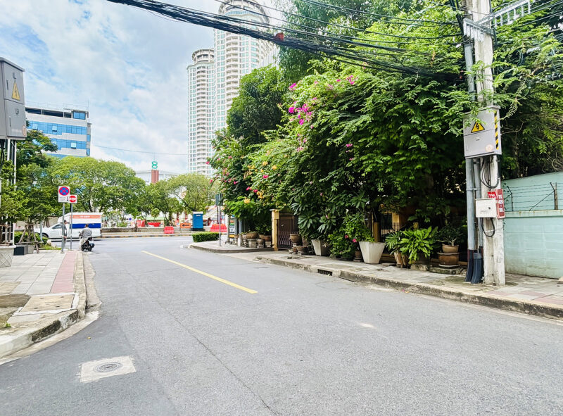 ขาย ที่ดิน สาทร ติดถนนนราธิวาส เนื้อที่ 99 ตรว