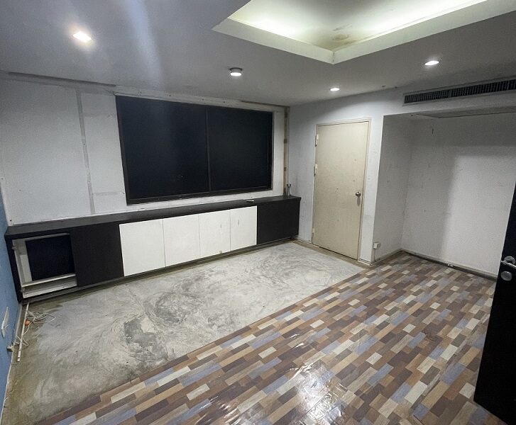 ปล่อยเช่าตึกสามชั้น ย่าน rca สามารถเลือกชั้นเช่าได้