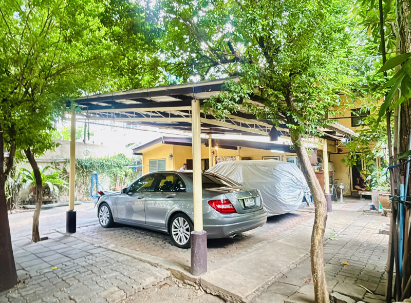 ขาย ที่ดิน สาทร ติดถนนนราธิวาส เนื้อที่ 99 ตรว