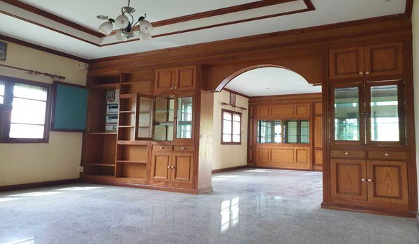 บ้านหรูใจกลางเมืองศรีสะเกษ บนเนื้อที่ 1 ไร่ 1 งาน 49 ตารางวา