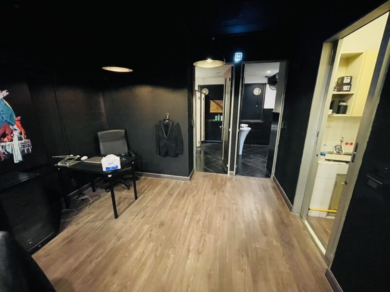 ปล่อยเช่าตึกสามชั้น ย่าน rca สามารถเลือกชั้นเช่าได้