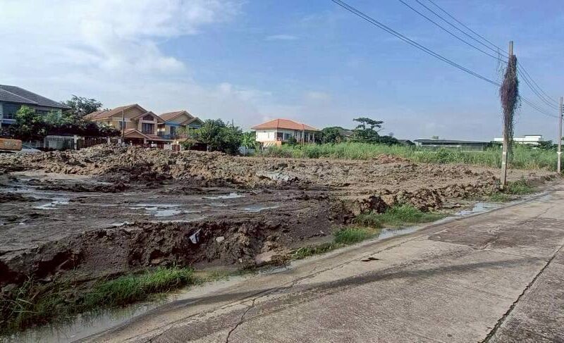 ขายที่ดินหลังสนามหลวง 2 เนื้อที่ 1 ไร่ ติดถนนคอนกรีต ถมสูงกว่าถนน ซ.ทวีวัฒนา 9 เขตตลิ่งชัน กทม.