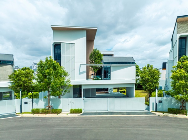 ขาย VIVE Krungthep Kreetha บ้านเดี่ยว 3 ชั้น พร้อมลิฟต์ส่วนตัว 4 ห้องนอน 6 ห้องน้ำ ราคาพิเศษ โทร 0818119186