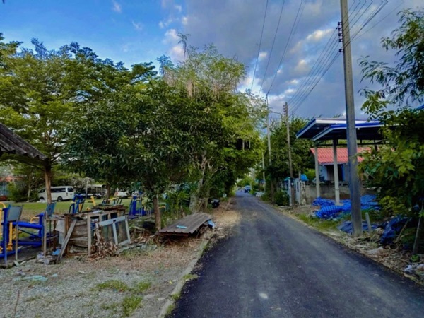 ขายที่ดินเปล่าเคหะคลอง 8 ติดสนาม ลานออกกำลังกาย ถมแล้ว น้ำ-ไฟฟ้าหน้าแปลง โทร 095-1653654
