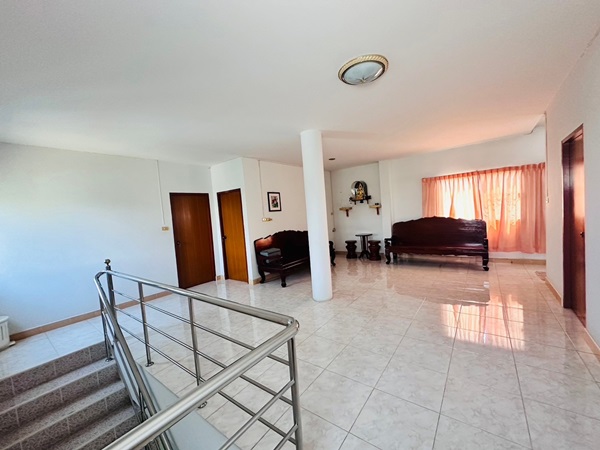 ขายบ้านพร้อมที่ดิน ในตัวเมืองพิษณุโลก 2 ชั้น มีดาดฟ้า เนื้อที่ 42 ตร.ว. แถมฟรีเฟอร์นิเจอร์ พร้อมเข้าอยู่ โทร 081-9629980