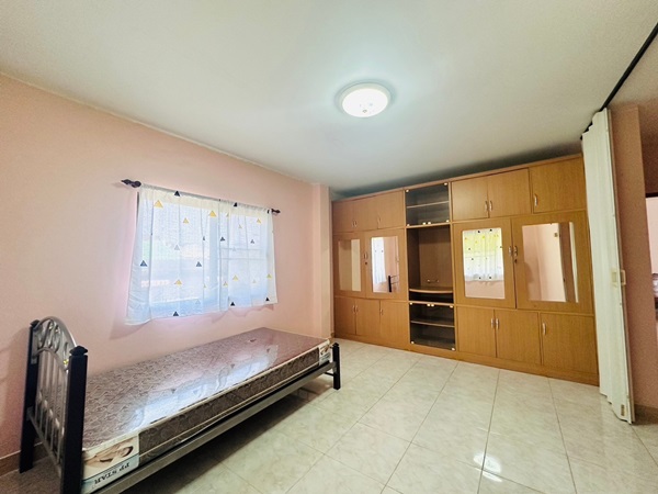 ขายบ้านพร้อมที่ดิน ในตัวเมืองพิษณุโลก 2 ชั้น มีดาดฟ้า เนื้อที่ 42 ตร.ว. แถมฟรีเฟอร์นิเจอร์ พร้อมเข้าอยู่ โทร 081-9629980