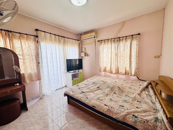 ขายบ้านพร้อมที่ดิน ในตัวเมืองพิษณุโลก 2 ชั้น มีดาดฟ้า เนื้อที่ 42 ตร.ว. แถมฟรีเฟอร์นิเจอร์ พร้อมเข้าอยู่ โทร 081-9629980