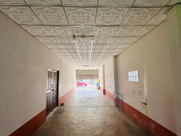 ขายบ้านพร้อมที่ดิน ในตัวเมืองพิษณุโลก 2 ชั้น มีดาดฟ้า เนื้อที่ 42 ตร.ว. แถมฟรีเฟอร์นิเจอร์ พร้อมเข้าอยู่ โทร 081-9629980