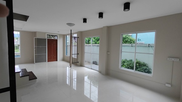 ให้เช่าทาวน์โฮม คลอง4 ลำลูกกา ปทุมธานี 20 ตร.ว สภาพใหม่พร้อมเข้าอยู่ โทร 088-2523771