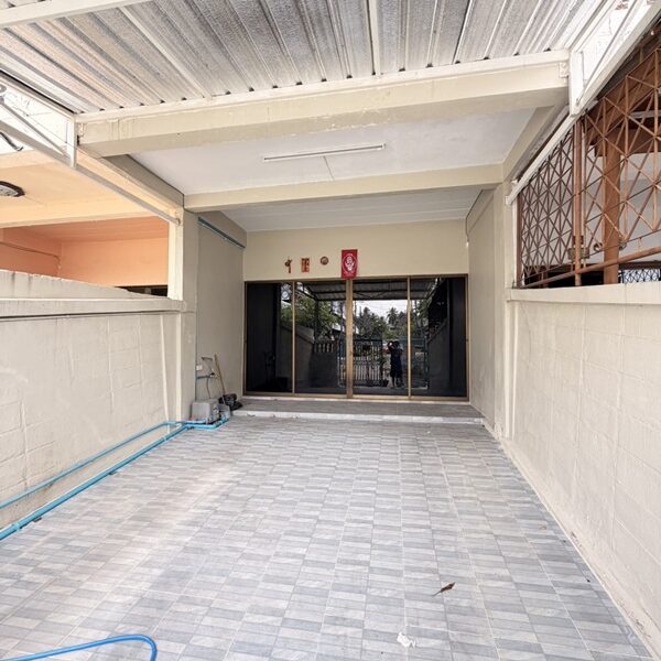 ให้เช่า ทาวเฮ้าส์ 3ชั้น 3ห้องนอน หมู่บ้าน สินทวีแกรนด์วิลเลจน์ รีโนเวท บ้านพร้อมอยู่ บ้านเปล่า โทร 0818218151