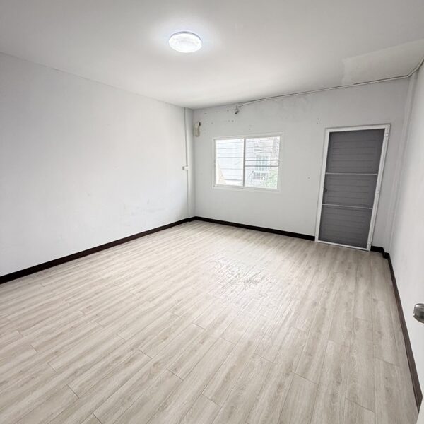 ให้เช่า ทาวเฮ้าส์ 3ชั้น 3ห้องนอน หมู่บ้าน สินทวีแกรนด์วิลเลจน์ รีโนเวท บ้านพร้อมอยู่ บ้านเปล่า โทร 0818218151