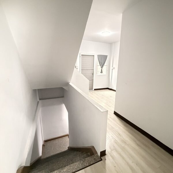 ให้เช่า ทาวเฮ้าส์ 3ชั้น 3ห้องนอน หมู่บ้าน สินทวีแกรนด์วิลเลจน์ รีโนเวท บ้านพร้อมอยู่ บ้านเปล่า โทร 0818218151