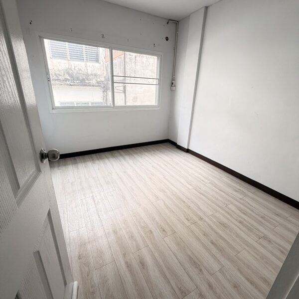 ให้เช่า ทาวเฮ้าส์ 3ชั้น 3ห้องนอน หมู่บ้าน สินทวีแกรนด์วิลเลจน์ รีโนเวท บ้านพร้อมอยู่ บ้านเปล่า โทร 0818218151