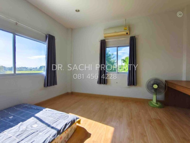 ขายที่ดินพร้อมสิ่งปลูกสร้าง ทาวน์โฮม 2 ชั้น 39.1 ตรว. หลังมุม สภาพสวยพร้อมอยู่ ทำเลดี ใกล้ Global House ลำพูน