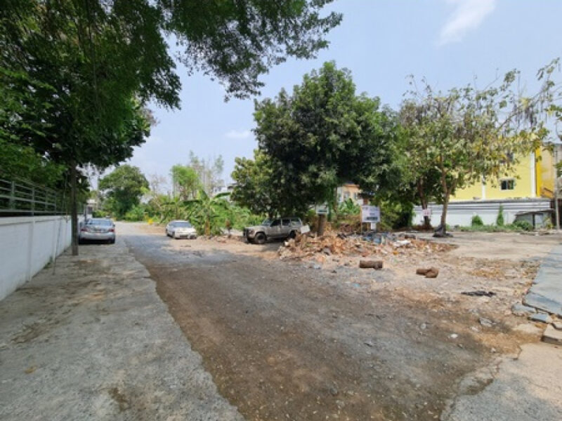 ขาย ที่ดิน ติวานนท์ ติดถนนเรวดี เนื้อที่ 4 ไร่ 44 ตรว