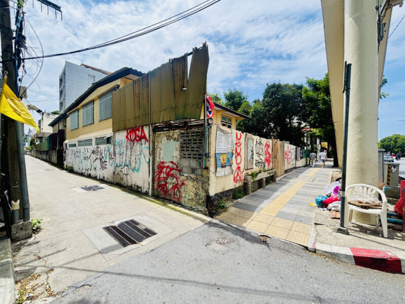 ขาย ที่ดิน ติดถนนใหญ่นราธิวาส เนื้อที่ 1 งาน 81 ตรว