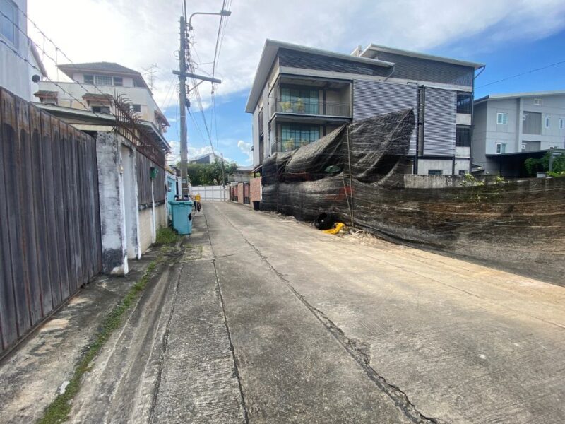 ขายที่ดินแปลงเล็ก 50 ตารางวา ปรีดี 20 สุขุมวิท 71 พร้อมแบบบ้านหรูมีลิฟต์