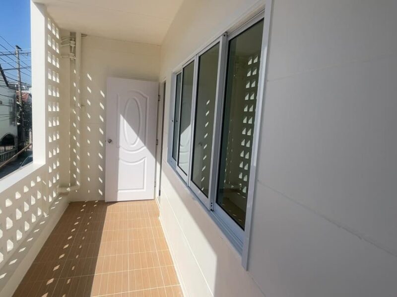 ขายด่วนทาวน์เฮ้าส์ 2 ชั้น รีโนเวทใหม่