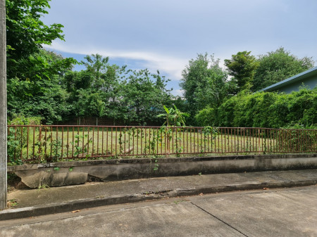 ขายที่ดิน 127ต.ร.ว.หมู่บ้าน เลควิว พาร์ค 2 ถนนวงแหวนรอบนอก ต.สันผีเสื้อ อ.เมือง ซอย26 เหมาะสร้างบ้านพักอาศัย