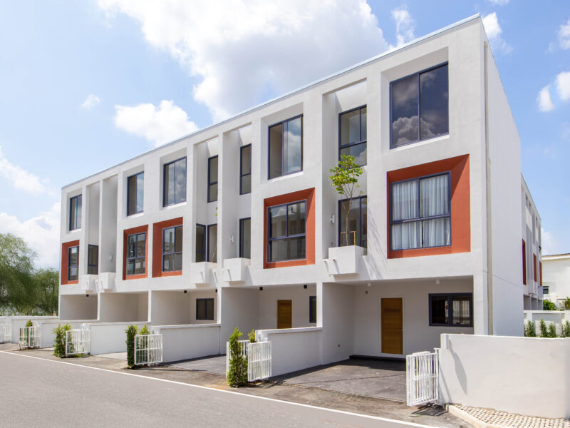 บ้านโซนหางดงเชียงใหม่ โครงการ Monotown 4 ทาวน์โฮม 3 นอน ฟังก์ชันครบ มีคอร์ตยาร์ดและสวนส่วนตัว ใกล้กาดฝรั่ง 5 นาที