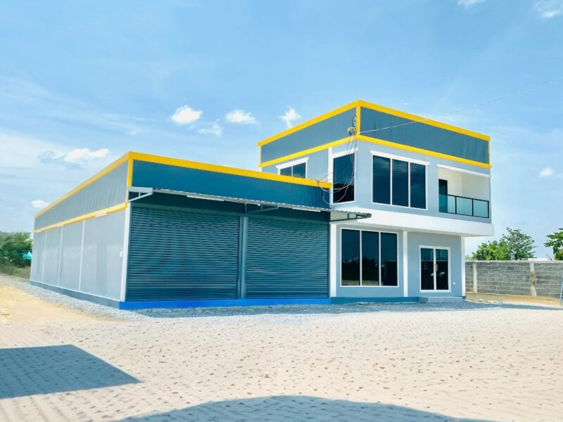 เลือกแปลงที่ถูกใจ ในทำเลที่ ใช่ก่อนใคร ! โกดังพร้อมออฟฟิศสร้างสไตล์โมเดิร์น หรือแบบที่ลูกค้าเลือกสร้างตามต้องการ ราคาเริ่มต้น 2.9 ล้านบาท