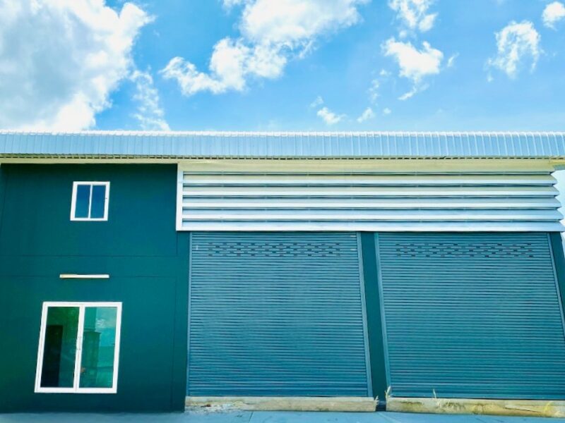 โครงการมังกรทองแฟคทอรี่ อยู่ติดถนนใหญ่ เส้น340 เหมาะสำหรับขยายธุรกิจ ทำออฟฟิศ โกดกัง โรงงาน ราคาเริ่มต้น 2.9 ล้านบาท