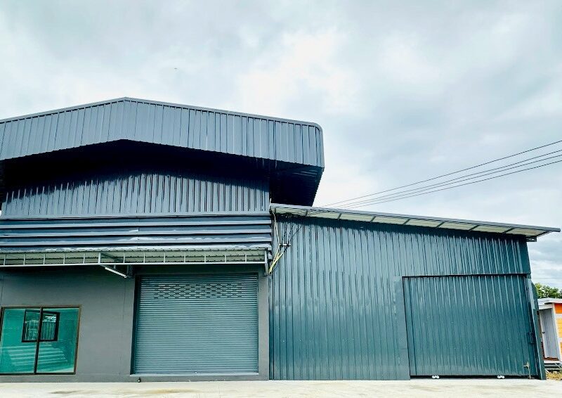 เลือกแปลงที่ถูกใจ ในทำเลที่ ใช่ก่อนใคร ! โกดังพร้อมออฟฟิศสร้างสไตล์โมเดิร์น หรือแบบที่ลูกค้าเลือกสร้างตามต้องการ ราคาเริ่มต้น 2.9 ล้านบาท