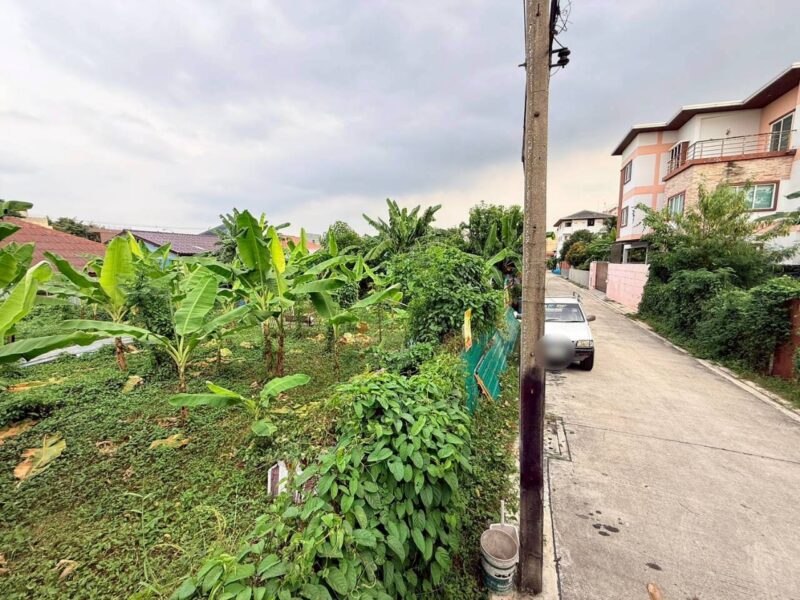 ขายด่วนที่ดินใกล้รถไฟฟ้าสีชมพู 98 ตรว ติดถนนคอนกรีตสาธารณะ ถมแล้ว ซ.รามอินทรา 8 แยก 12