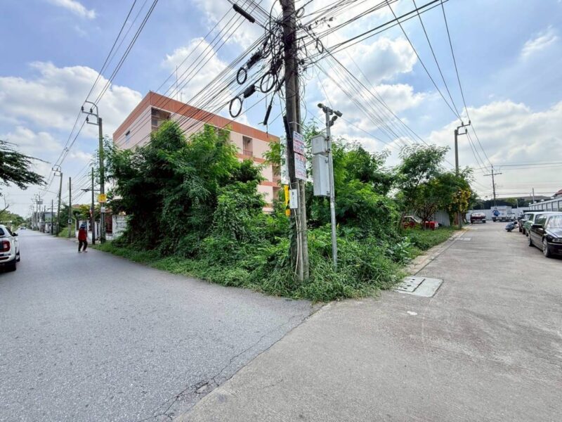 ขายด่วนที่ดิน 108 ตรว ติดถนนคอนกรีตสาธารณะ ซ.รามอินทรา 65 แยก 2-2-10 เขตบางกะปิ กทม.