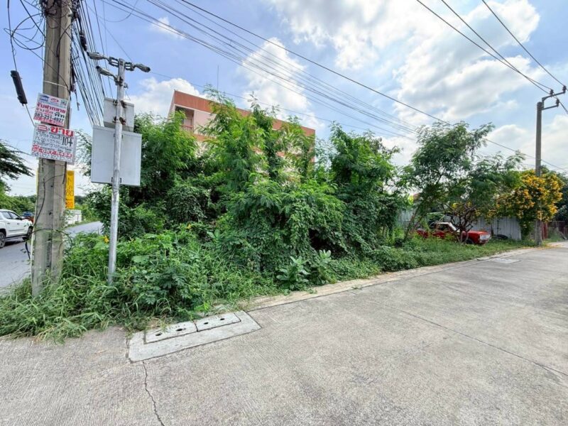 ขายด่วนที่ดิน 108 ตรว ติดถนนคอนกรีตสาธารณะ ซ.รามอินทรา 65 แยก 2-2-10 เขตบางกะปิ กทม.