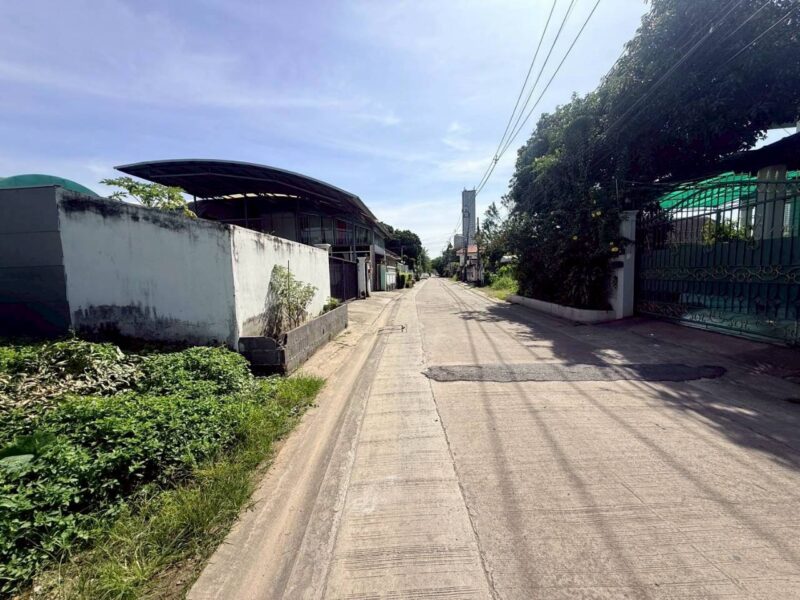 ขายที่ดินใกล้รถไฟฟ้าสายสีม่วง 79 ตรว ติดถนนคอนกรีต ถมแล้ว ซ.รัตนาธิเบศร์ 22 แยก 7 เมืองนนท์