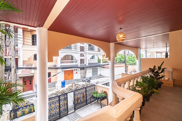 Tropical House - ปล่อยเช่าบ้านใจกลางทองหล่อ ซอย 25 ทาวน์โฮมหรู 5 ชั้น ทำเลเยี่ยม พร้อมดาดฟ้าส่วนตัว โทร 092-6397963