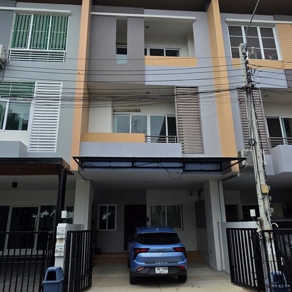 ขายทาวน์โฮม 3 ชั้น ในโครงการ Motown Brio แจ้งวัฒนะ-ประชาชื่น ราคาพิเศษที่สุดในโครงการ! มีเพียงหลังเดียวเท่านั้น โทร 081-5291099