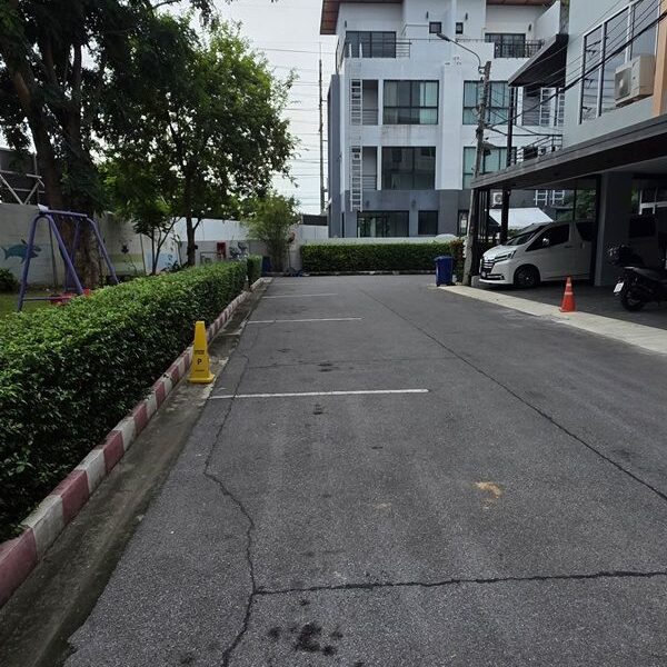 ขายทาวน์โฮม 3 ชั้น ในโครงการ Motown Brio แจ้งวัฒนะ-ประชาชื่น ราคาพิเศษที่สุดในโครงการ! มีเพียงหลังเดียวเท่านั้น โทร 081-5291099