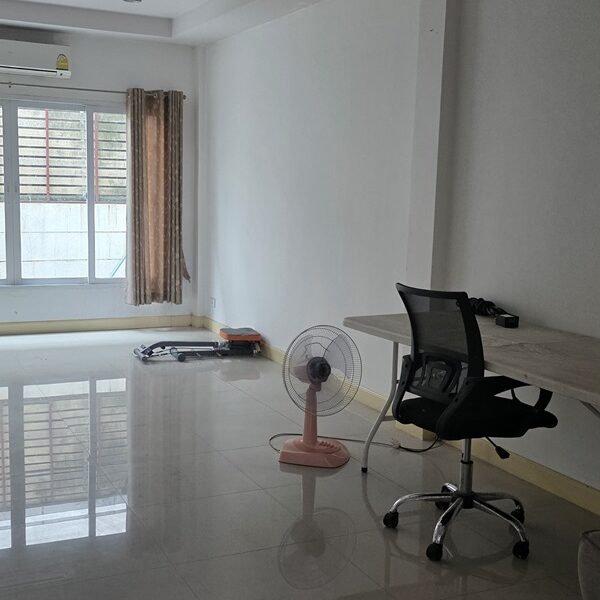 ขายทาวน์โฮม 3 ชั้น ในโครงการ Motown Brio แจ้งวัฒนะ-ประชาชื่น ราคาพิเศษที่สุดในโครงการ! มีเพียงหลังเดียวเท่านั้น โทร 081-5291099