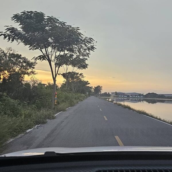 ขายที่ดิน 4 ไร่ 135 ตารางวา อ.ไทรน้อย จ.นนทบุรี หน้ากว้างติดถนนตัดใหม่ บรรยากาศดี โทร 065-365-4426