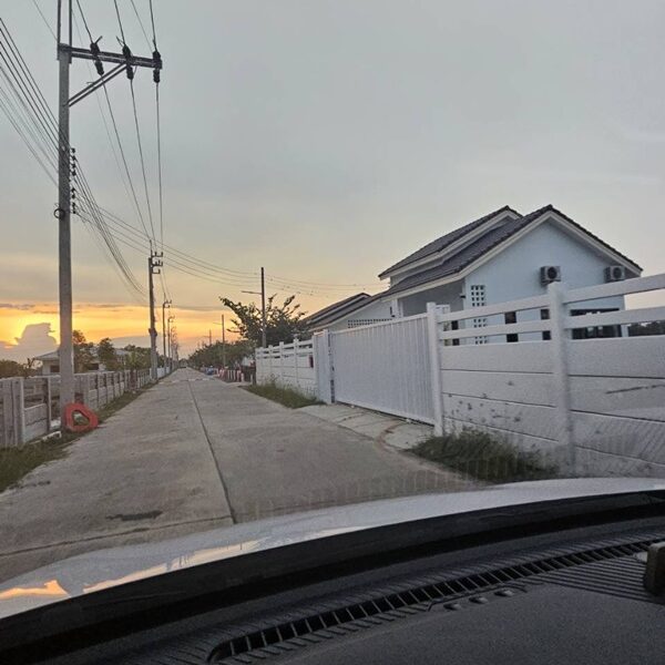 ขายที่ดิน 4 ไร่ 135 ตารางวา อ.ไทรน้อย จ.นนทบุรี หน้ากว้างติดถนนตัดใหม่ บรรยากาศดี โทร 065-365-4426