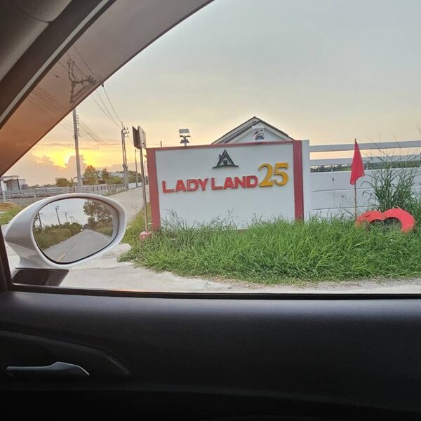 ขายที่ดิน 4 ไร่ 135 ตารางวา อ.ไทรน้อย จ.นนทบุรี หน้ากว้างติดถนนตัดใหม่ บรรยากาศดี โทร 065-365-4426