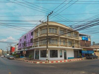 ขายด่วน ลดราคา อาคารพาณิชย์ 3 ชั้น อยู่หัวมุม ต.ในเมือง อ.เมืองร้อยเอ็ด ใกล้บึงพลาญชัย Tel. 0632897879
