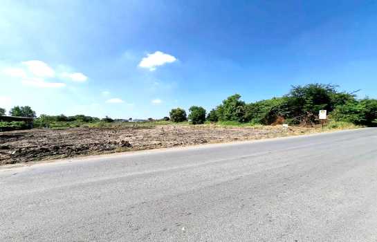 ให้เช่า! ที่ดินแปลงสวย ติดถนน ซอยจตุโชติ 20 ขนาด 696 ตร.วา เข้า-ออกได้ ทั้งจตุโชติและวงแหวนตะวันออก – ทำเลดี เหมาะทำคาเฟ่ โกดัง หรือปลูกบ้าน