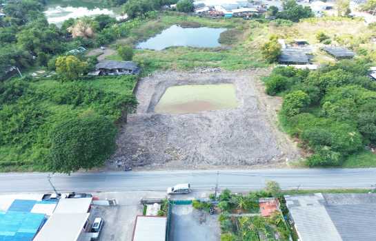 ให้เช่า! ที่ดินแปลงสวย ติดถนน ซอยจตุโชติ 20 ขนาด 696 ตร.วา เข้า-ออกได้ ทั้งจตุโชติและวงแหวนตะวันออก – ทำเลดี เหมาะทำคาเฟ่ โกดัง หรือปลูกบ้าน