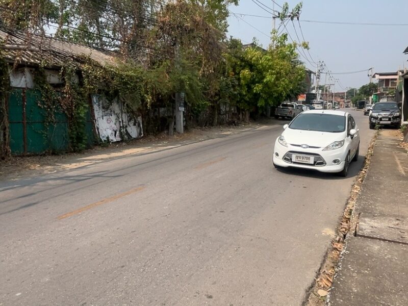 ที่ดินลำพูน ทำเลในตัวเมือง ติดถนนสันเหมืองเหนือ เนื้อที่ 207 ตารางวา