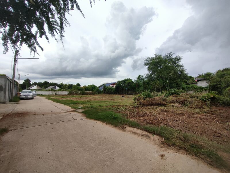 ขายที่ดินแหล่งชุมชน ครุฑแดง ใกล้เลี่ยงเมืองนครสวรรค์ ทางเข้าออกหลายทาง