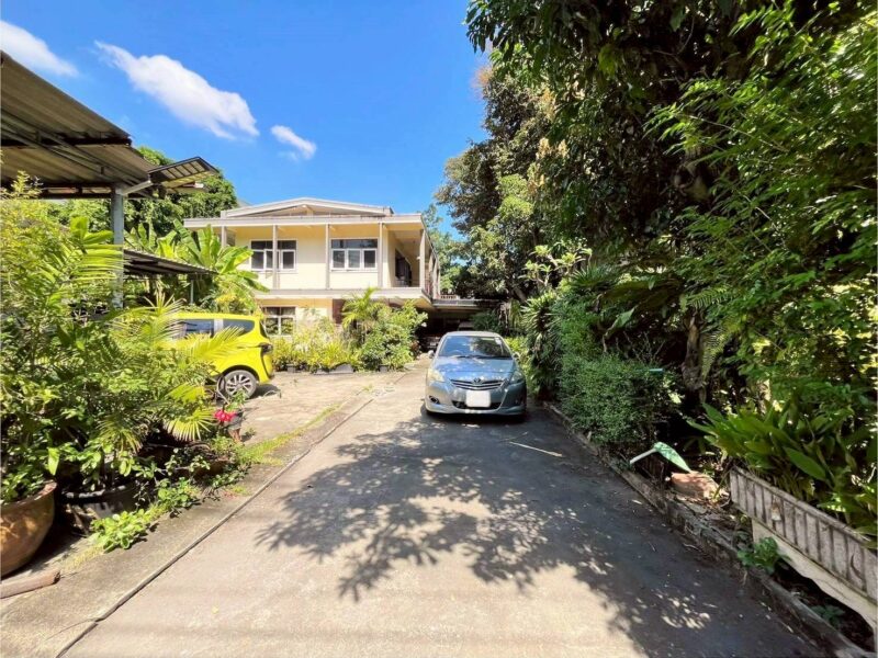 ขายที่ดินพร้อมบ้าน ขนาด 196 ตร.ว. ซอยปรีดีพนมยงค์ 37 (สุขุมวิท 71) แขวงพระโขนงเหนือ เขตวัฒนา กรุงเทพฯ