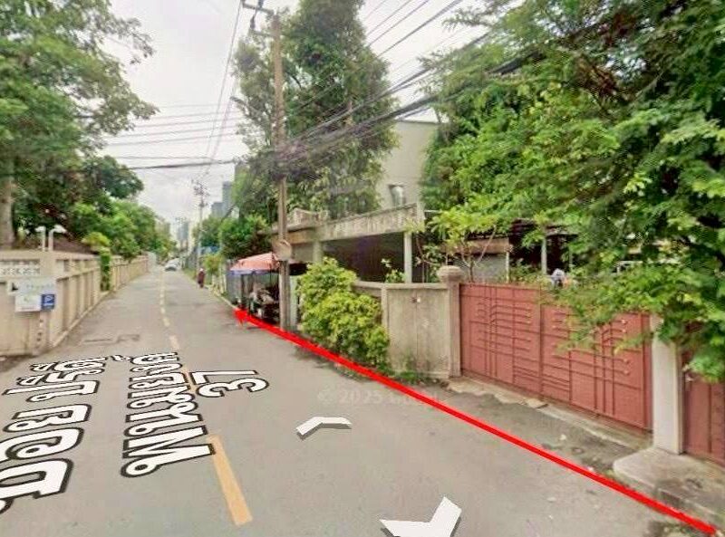 ขายที่ดินพร้อมบ้าน ขนาด 196 ตร.ว. ซอยปรีดีพนมยงค์ 37 (สุขุมวิท 71) แขวงพระโขนงเหนือ เขตวัฒนา กรุงเทพฯ