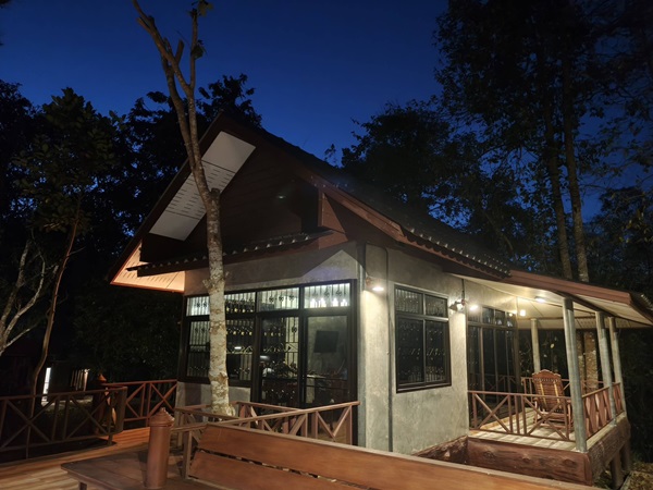 บ้านพักตากอากาศบ้านไม้ ติดลำธาร Private Nature House @ แก่งคอย สระบุรี โทร 083-5822221