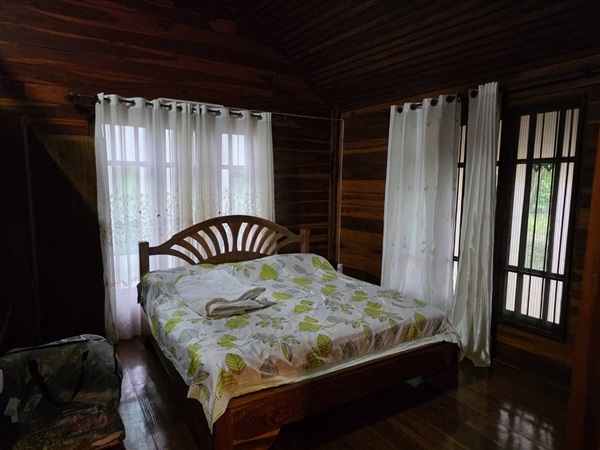 บ้านพักตากอากาศบ้านไม้ ติดลำธาร Private Nature House @ แก่งคอย สระบุรี โทร 083-5822221